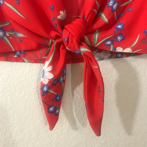 Red Floral Two Piece Crop Top and Shorts Set - Picture 8 of 8